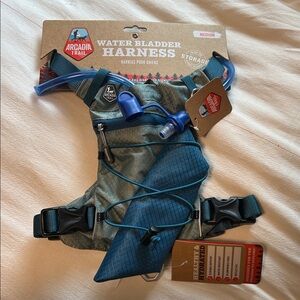 NWT Arcadia Trail Water Bladder Harness, blue, Medium